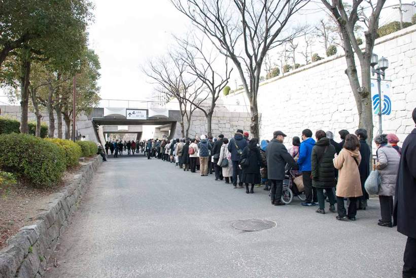 Crowd outsite Osaka-Jo Hall for the Beatification of Blessed Justo Takayama Ukon